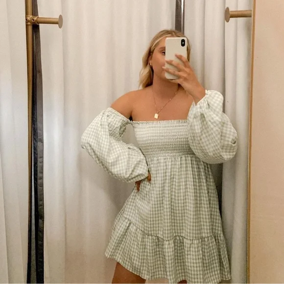 brandy melville off the shoulder dress famous Brandy Melville smocked off the shoulder